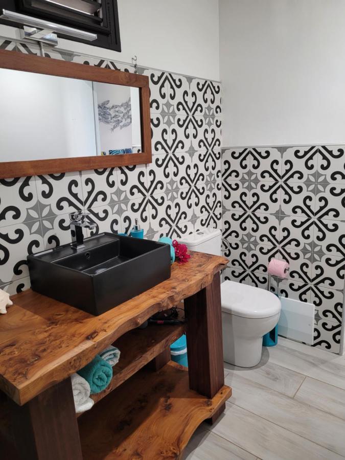 Bel appartement privé, magnifique vue sur la mer des Caraibes et jardin clos, WiFi, à 2mn de la plage Sainte-Luce Extérieur photo
